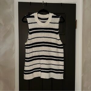 Abercrombie Navy and White Knit Sleeveless Sweater